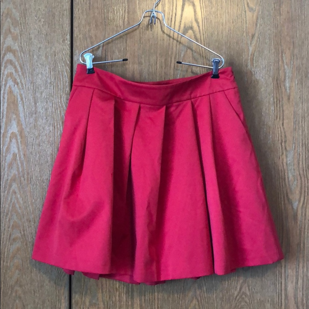 Pleated skirt with pockets